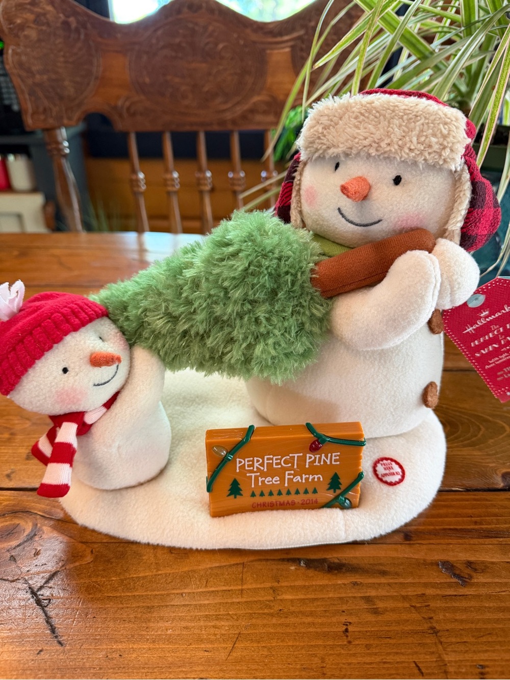Hallmark White Snowman Pair with Red Hats and Green Tree